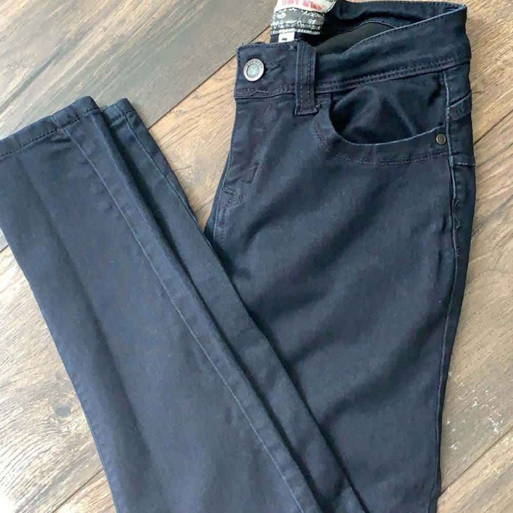 Very dark blue jeans